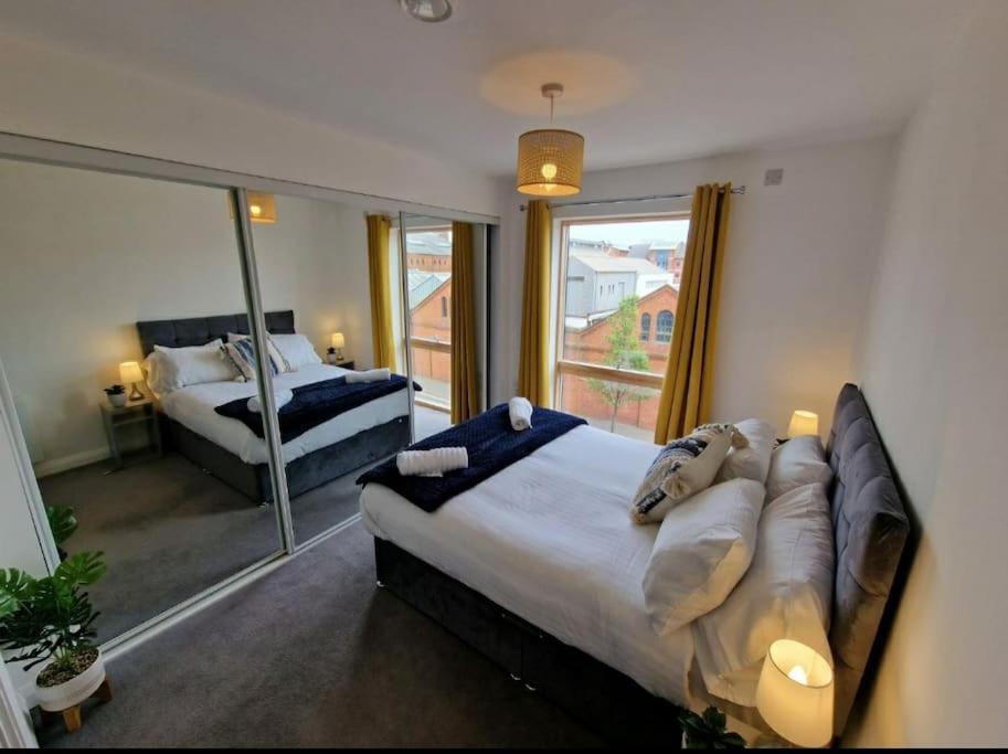 Modern Apartment, Sleeps 6, Belfast City Centre Extérieur photo