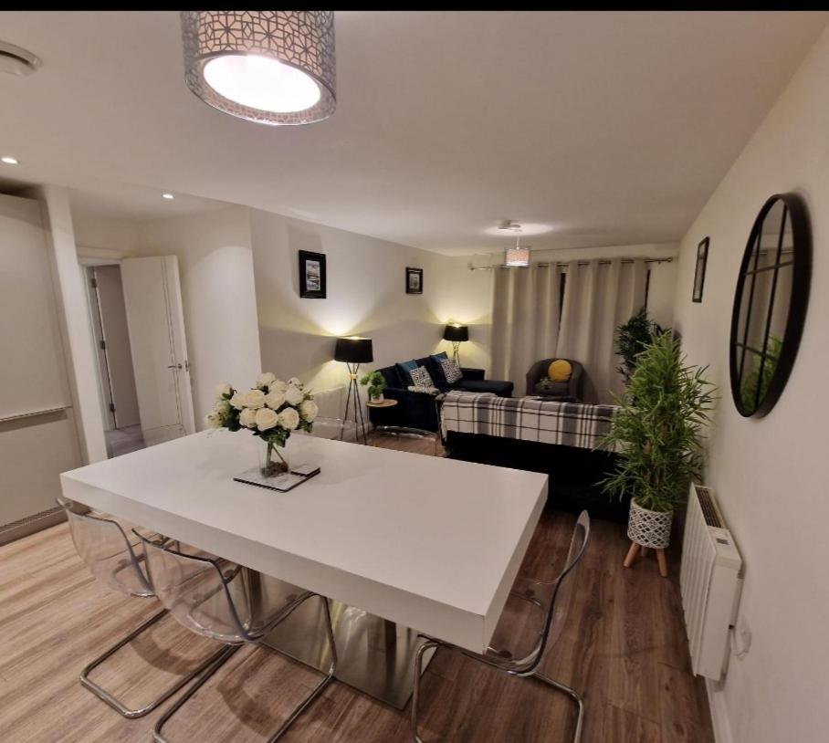 Modern Apartment, Sleeps 6, Belfast City Centre Extérieur photo